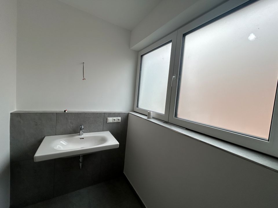 kleine modernisierte 2-Zimmer mit großem Balkon in Hellern in Osnabrück