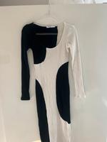 Wunderschönes Midikleid NA-KD gemustert Gr. M Berlin - Charlottenburg Vorschau