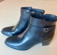 Tamaris Stiefeletten Gr 39. schwarz. Wie Neu Brandenburg - Falkensee Vorschau