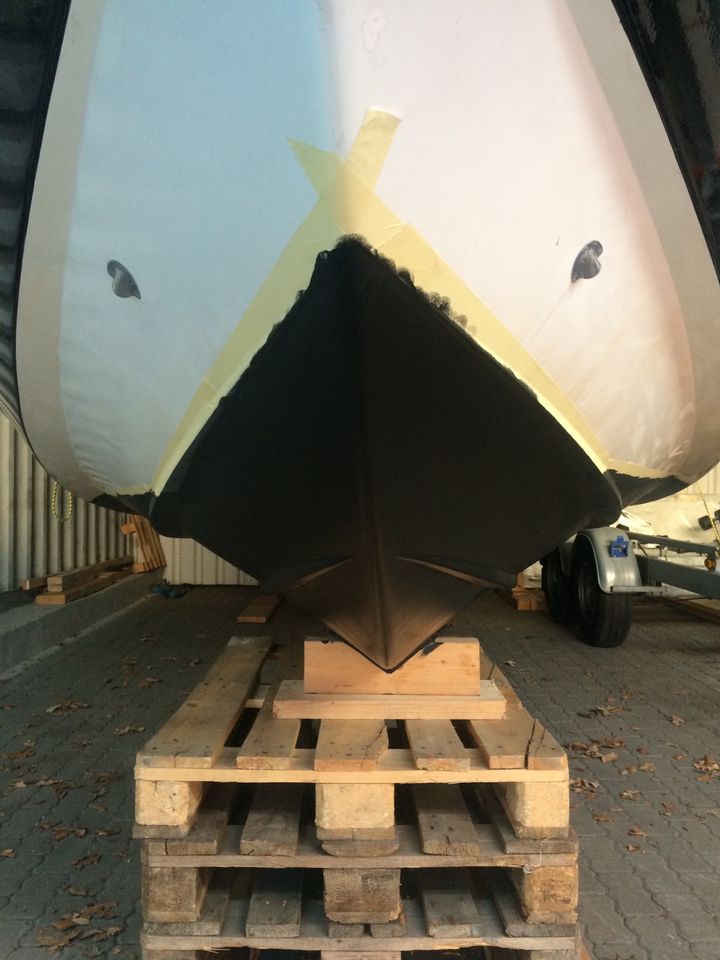 Motorboot Segelboot Sportboot Yacht Schiff polieren Antifouling in Wedel