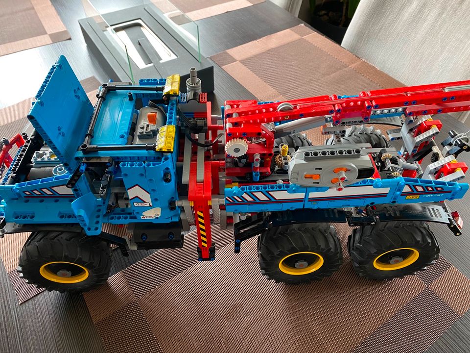 LEGO TECHNIC Allrad-Abschleppwagen, 42070 in Oppin