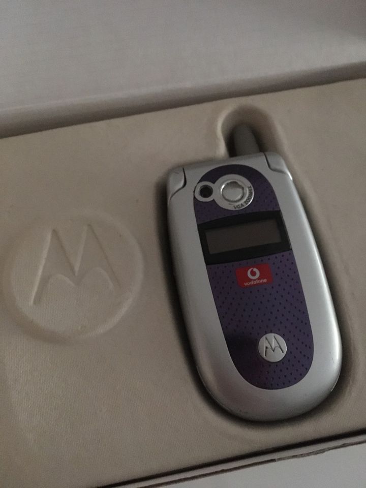 Motorola V525 Handy OVP Top Zustand in Dormagen