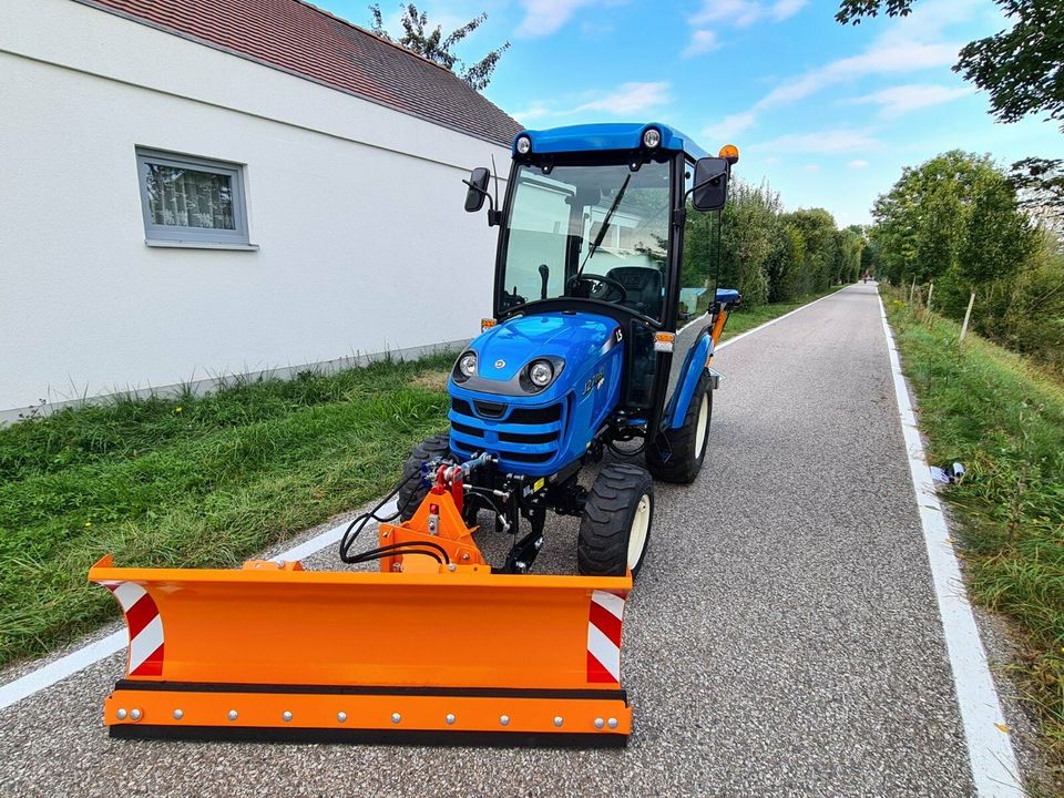 Winterdienst LS-Traktor XJ HST mit Schneeschild in Oschersleben (Bode)