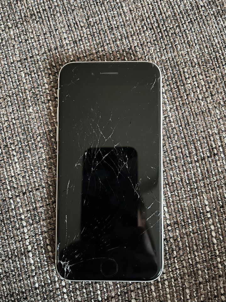 iPhone SE mit Displayschaden in Wrestedt