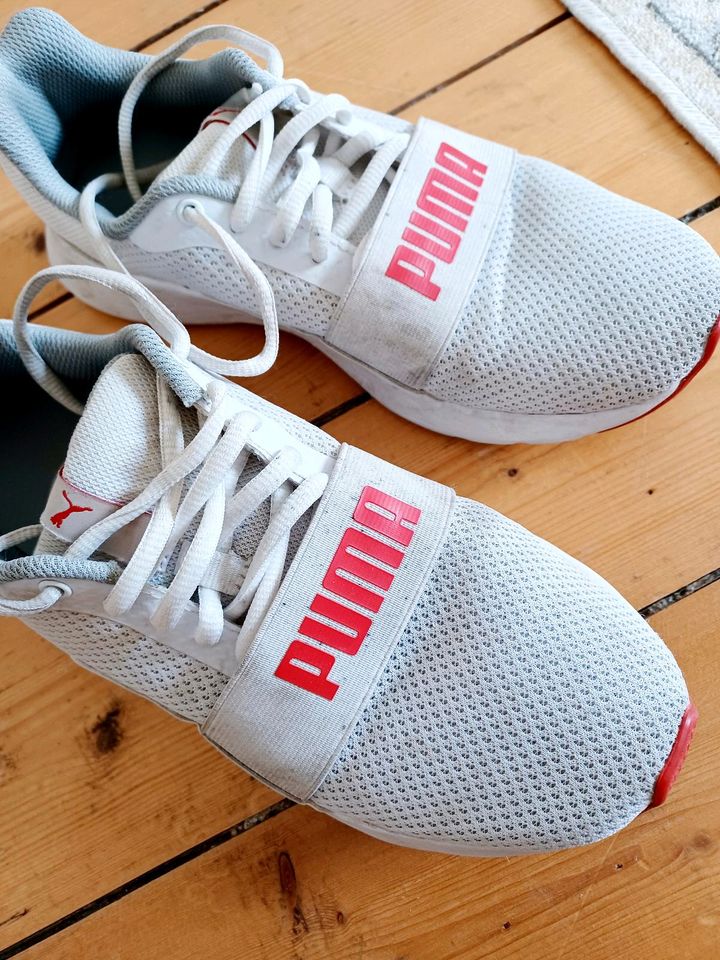 Puma Sneaker weiß Turnschuhe in Hamburg