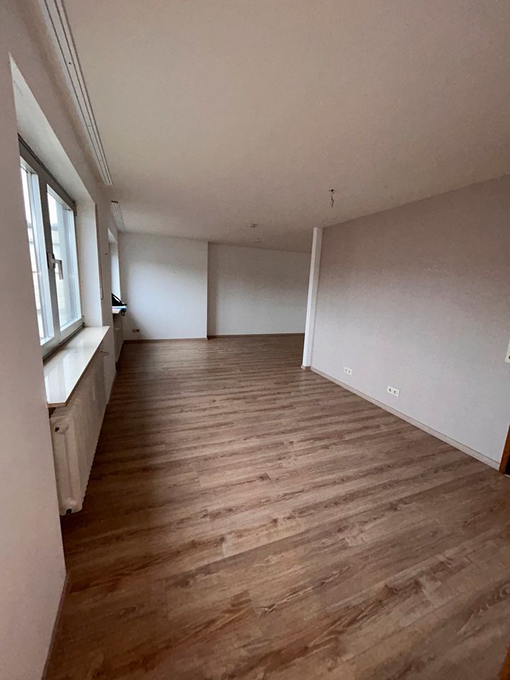 Helle 3-4 Zimmer-Küche-Bad Wohnung im 2. Obergeschoss in der Josefstraße, 66557 Uchtelfangen in Illingen