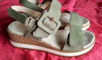 Neu! Sandalen Caprice Gr.37 /4 salbeigrün mit 3 Klettverschlüssen Thüringen - Bad Lobenstein Vorschau