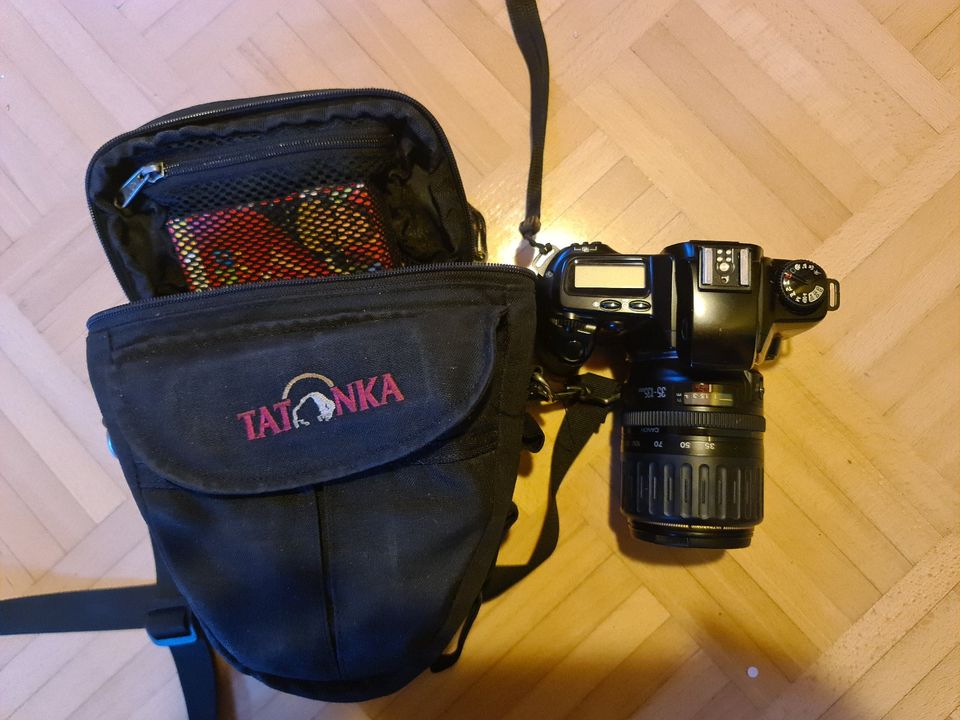 Spiegelreflexkamera Canon EOS 3000 mit zus. Objektiv und Tasche in Bischberg