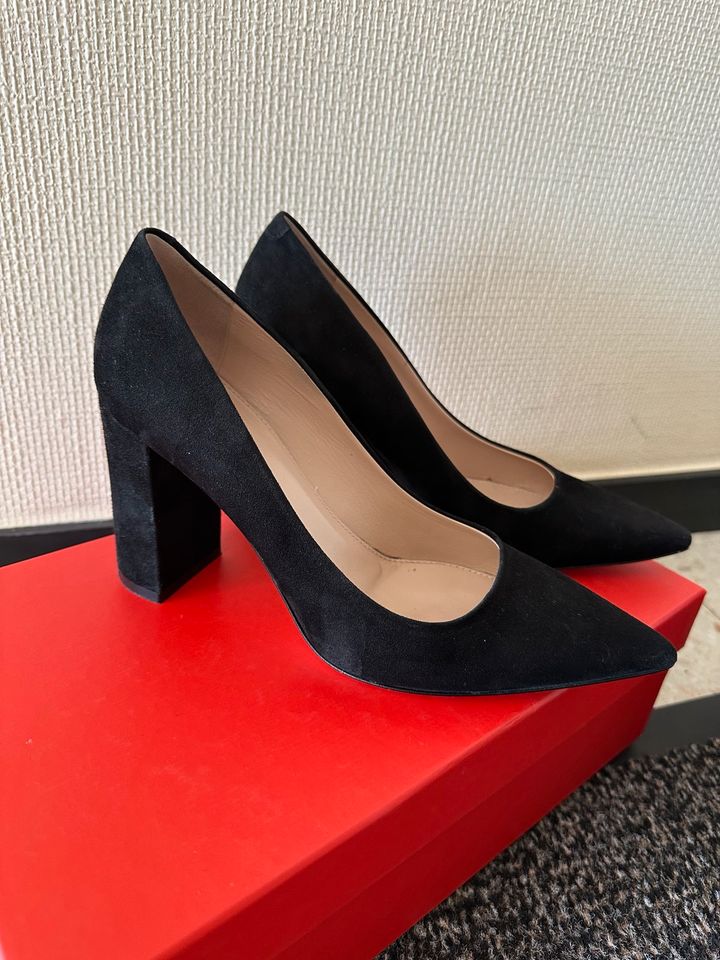 Hugo Boss Pumps in Korbach