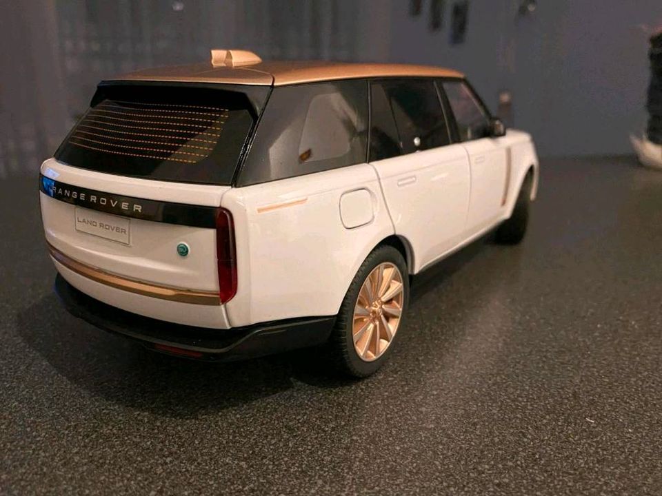 Range Rover SV 1:18 Modellauto in Delmenhorst