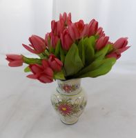 Faience Hochwertige Keramik Vase handbemalt mit Tulpenstrauß Hessen - Herleshausen Vorschau