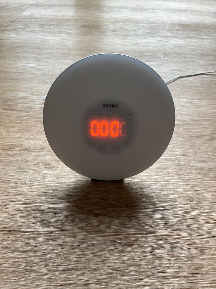 Philips Wake-Up LED Radiouhr - Weiß (HF3505/01) in Bonn