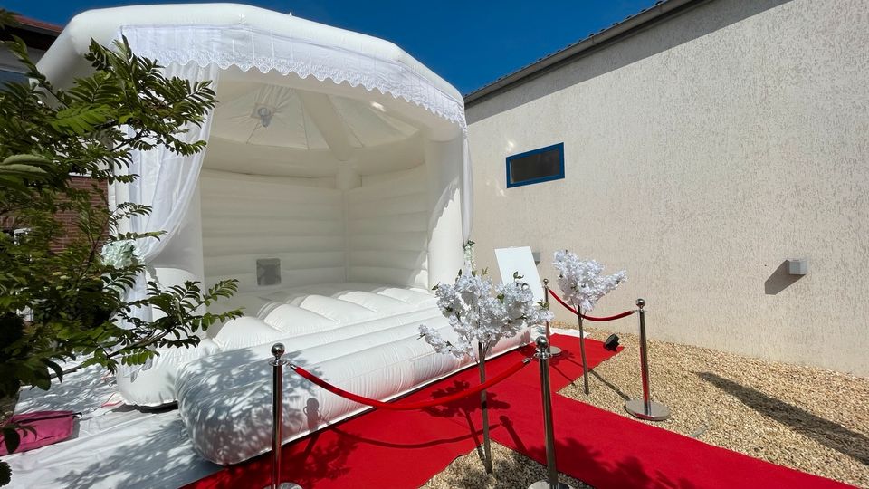 Hüpfburg Hochzeit Hochzeitshüpfburg  6x5,5m inkl Musik, Licht in Braunschweig