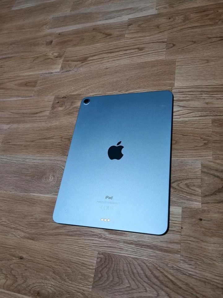 iPad Air (4. Generation) mit Zubehör in Fürth