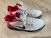 Nike Air Versitile weiß-rot Gr.44 Hessen - Ludwigsau Vorschau