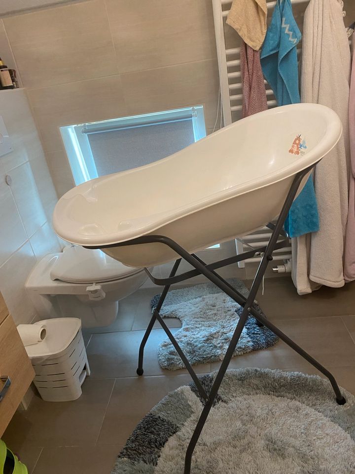 Baby Badewanne mit sehr stabilem Gestell in Lüssow