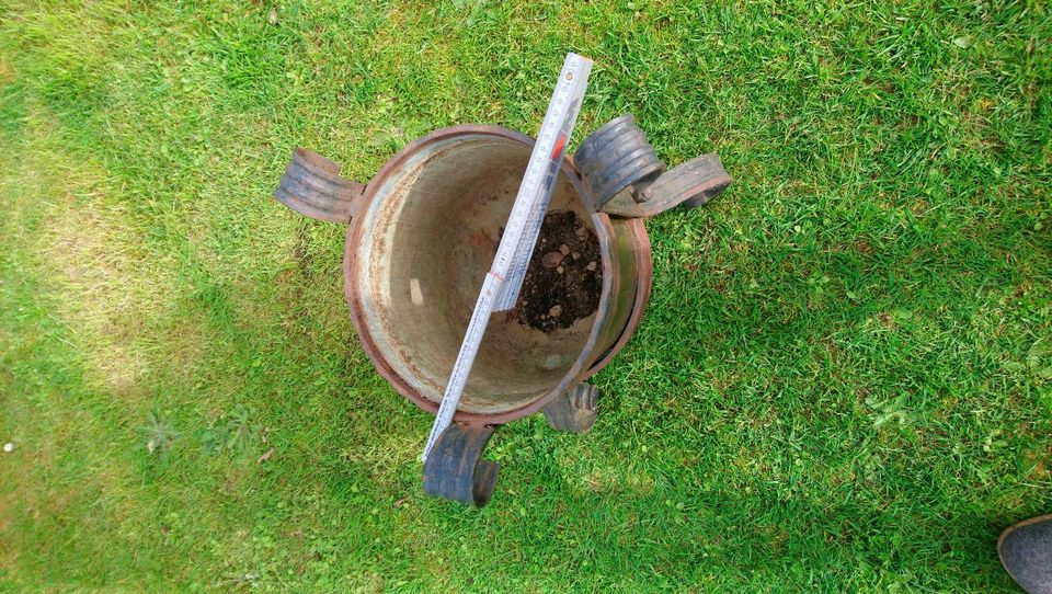 Blumenkübel handgeschmiedet mit Messing-Einsatz in Koblenz