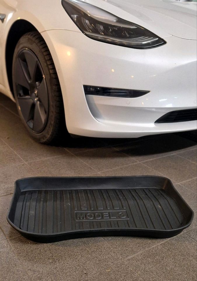 Tesla Model 3 Schutzmatten Frunk & Kofferraum in München -  Pasing-Obermenzing