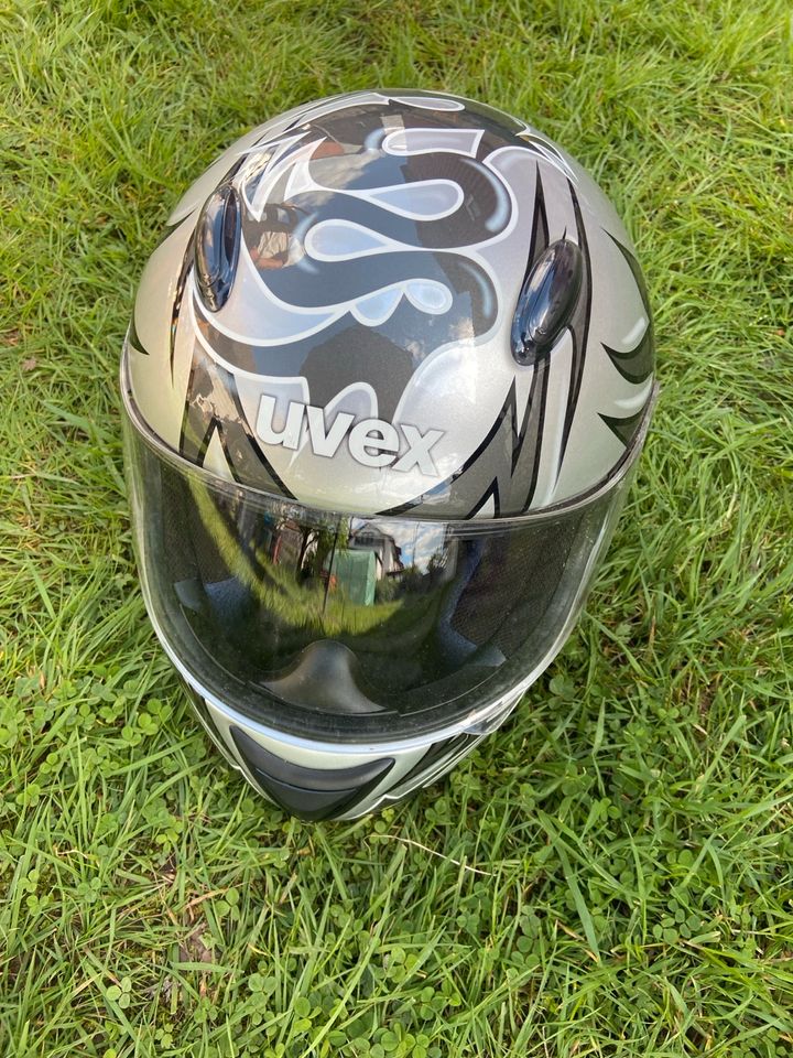 Zweimal benutzter Helm UVEX Roller Motorrad in Gießen