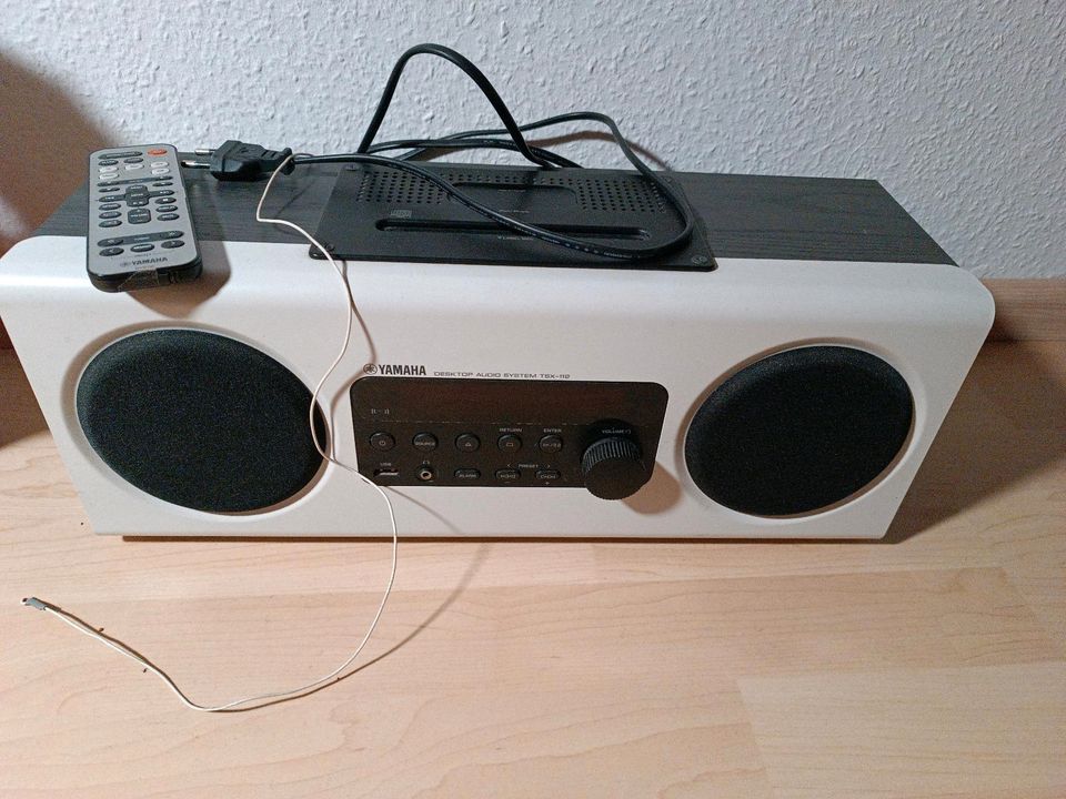 Radio mit CD-Player und Handyfunktion in Esslingen