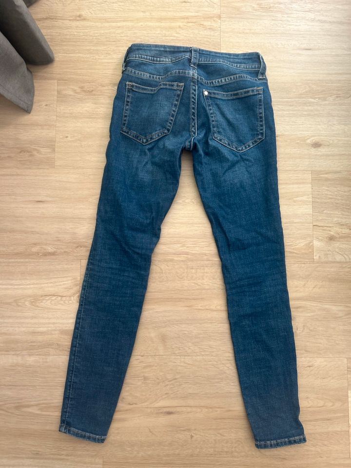 H&M Skinny low waist Jeans in Göttingen