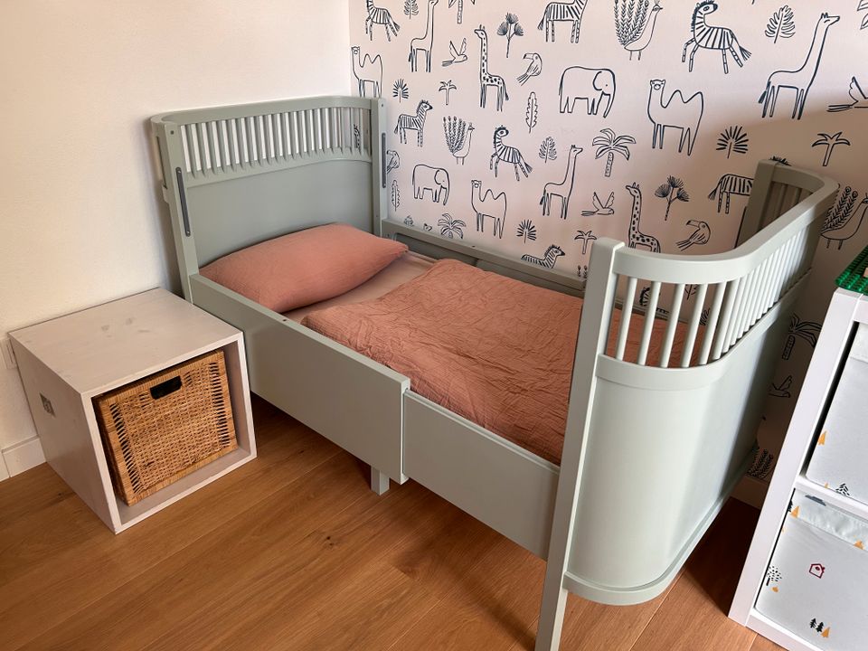 Sebra Baby/Kinderbett Pastell-Grün FSC 70 x 110/150 cm, neuwertig in Gröbenzell