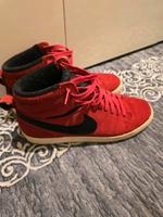 Frauen Nike Schuhe Rot Größe 40 Düsseldorf - Pempelfort Vorschau