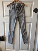 ONLY Jeans grau schwarz schmal skinny S 34 Hessen - Ober-Ramstadt Vorschau