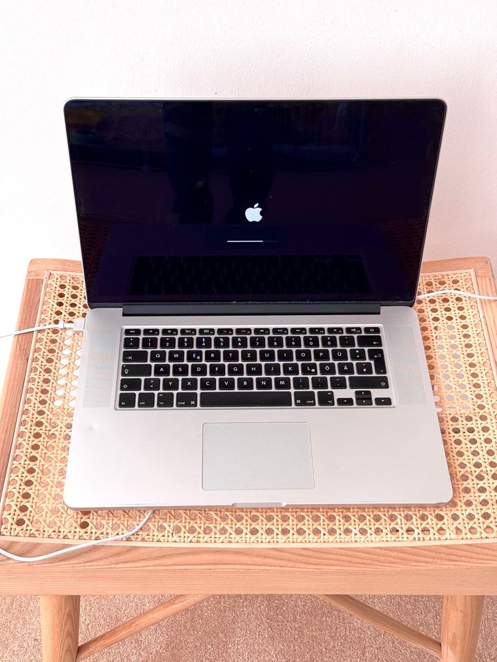 Apple MacBook Pro 15“ Retina, 2,6 Quad Core i7, 8GB, 512 GB in Berlin