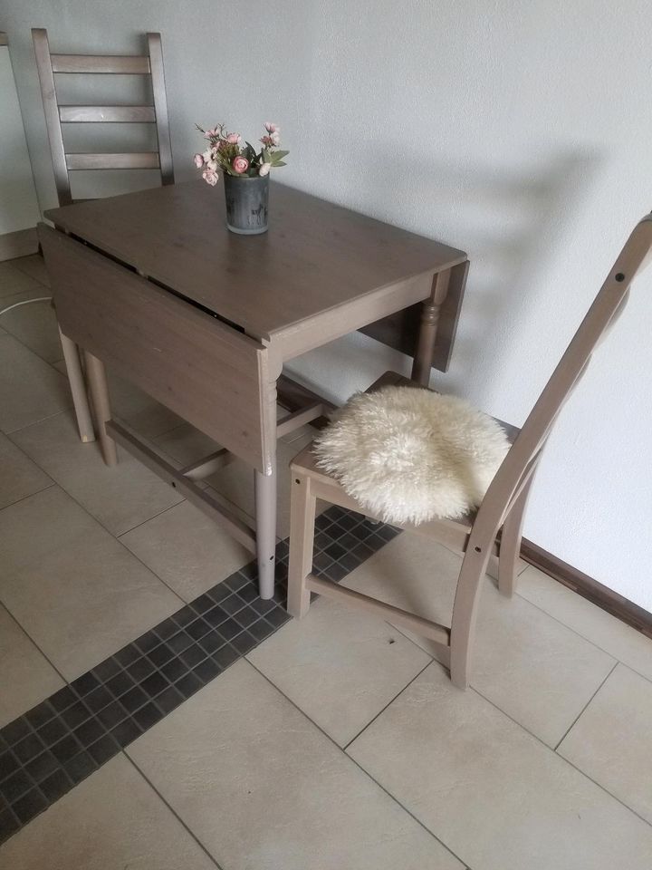 Ikea Tisch mit 3 Stühlen in Wackersdorf