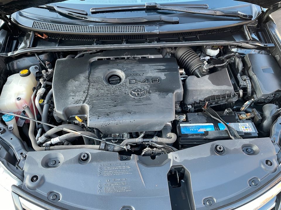 Toyota Avensis 2.2 Diesel,2 Hand Scheckheft TÜV Neu in Minden