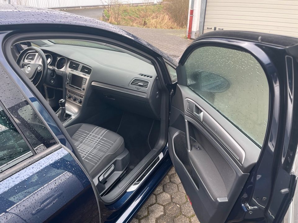 VW Golf 150 PS top Zustand scheckheftgepflegt in Bonn