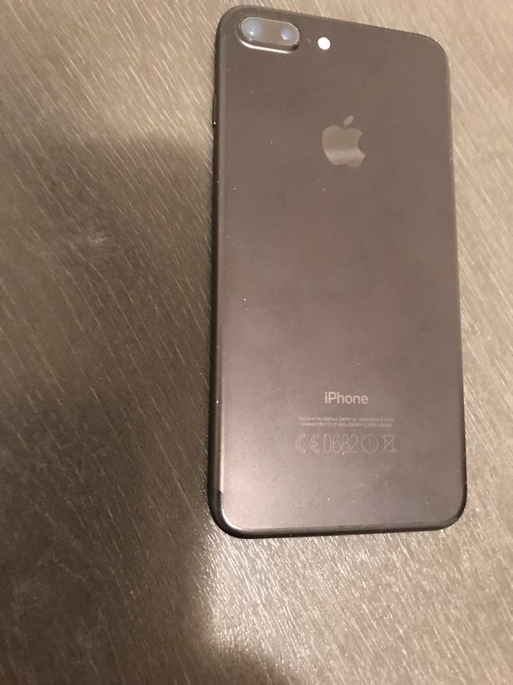 iPhone 7 Plus schwarz 32 GB Top-Zustand Akku 100% in Luschendorf 