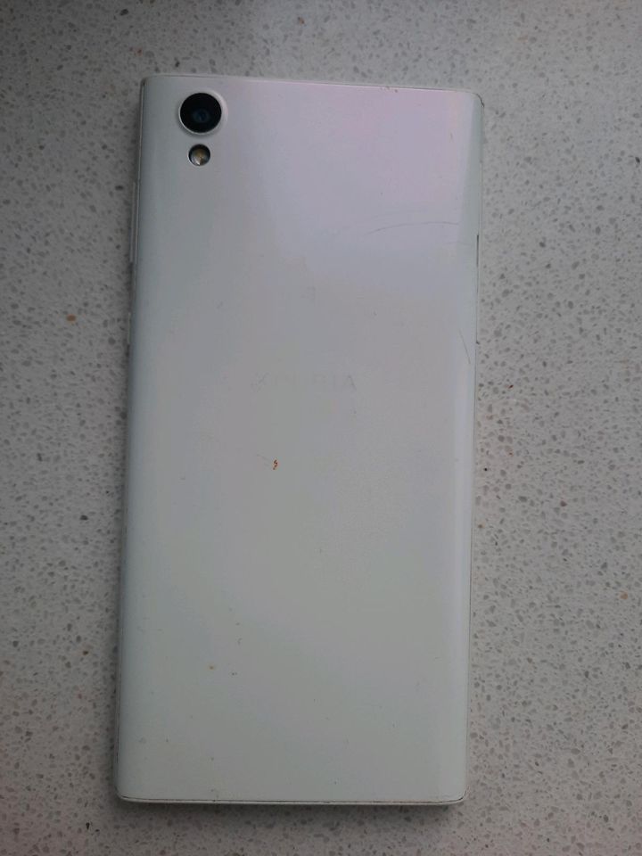 DEFEKTES Sony Xperia L1 Handy in weiss abzugeben in Rhede