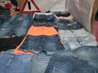 Kurze Jeans XS bis XXL Hose Hosen Röcke Rock Klamotten Kleidung Nordrhein-Westfalen - Lennestadt Vorschau