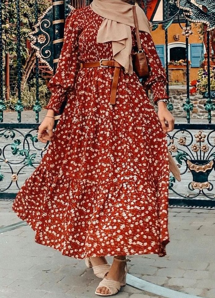 Schönes Maxikleid Sommerkleid mit Blumen rot beige dunkelrot in Mannheim
