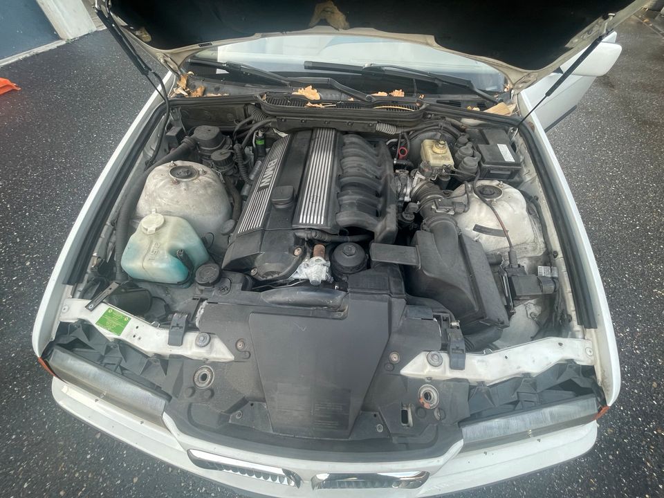 BMW e36 328i wenig Km US Modell kein Rost in Geilenkirchen