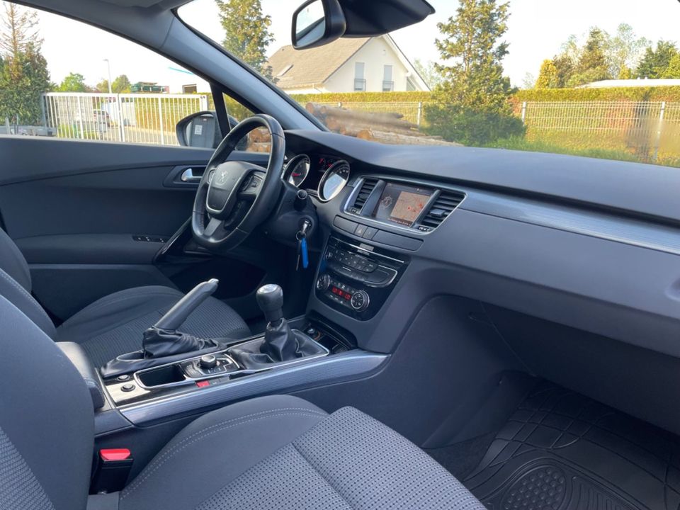 Peugeot 508 SW Active/Navi/SHZ/Pan.Dache/ in Korbach