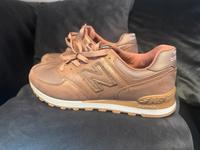 New Balance 574 rosé gold Gr 40 sehr edel Turnschuh Sneaker Niedersachsen - Goslar Vorschau