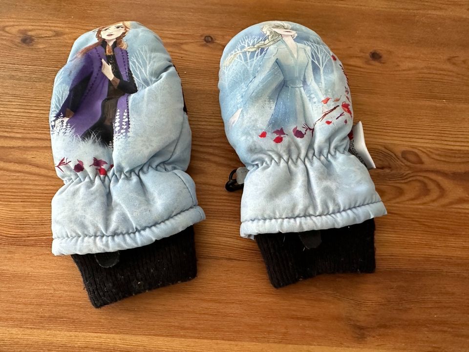 Frozen Eiskönigin Elsa Anna Handschuhe 110/116 in Hennef (Sieg)