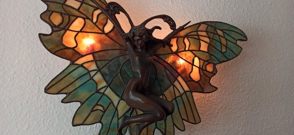 Tiffany Wandlampe  Handwerkskunst Buntglas  Beleuchtende Flügel in Bonn