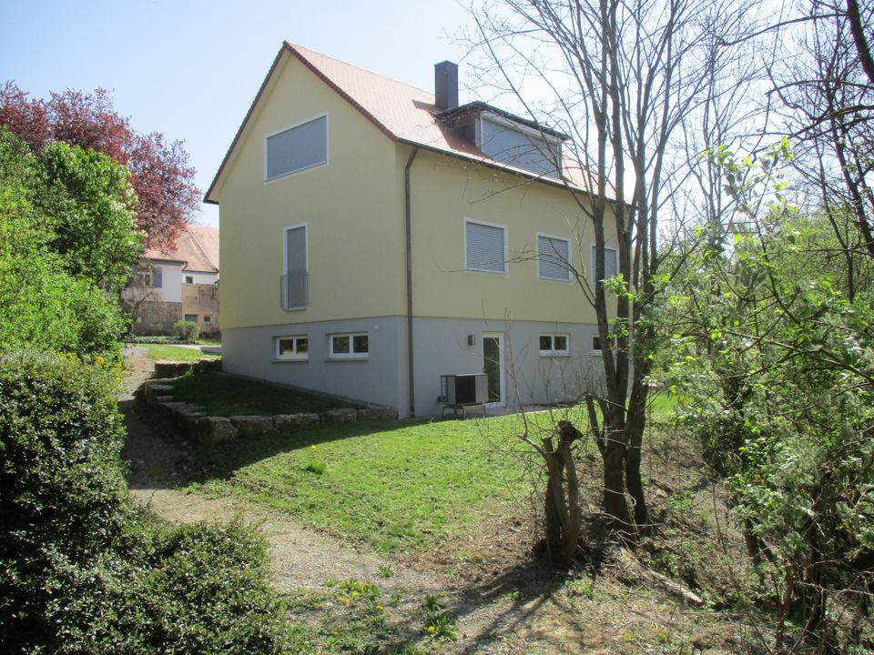 Einfamilienhaus im Grünen mit Garten und Balkon in Untermünkheim