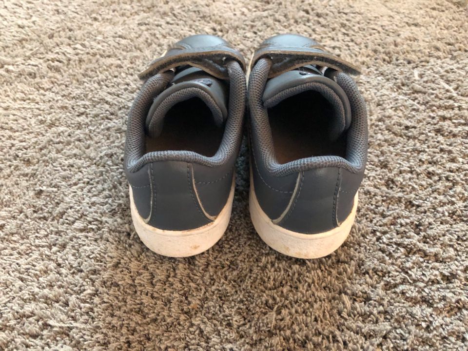 Adidas Schuhe in Größe 26 Farbe Grau-Lila in Bremen
