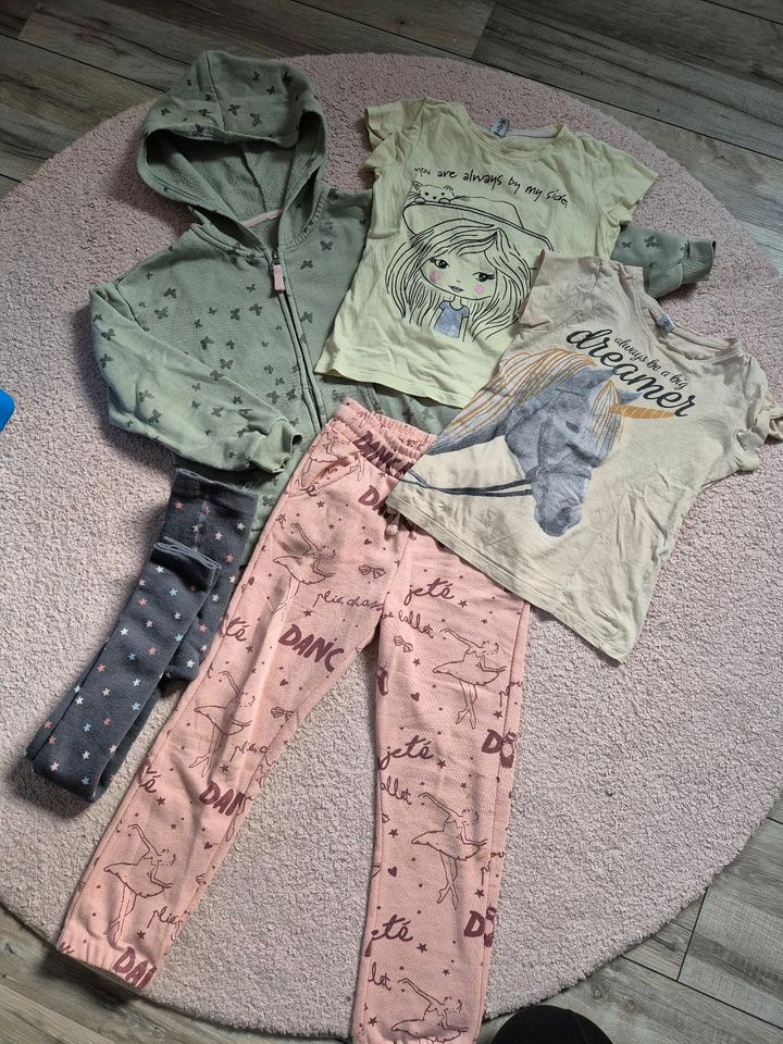 Set 5Teile Gr. 116 (Sweatjacke,T-Shirts, Leggings,Hose) in Ammerthal