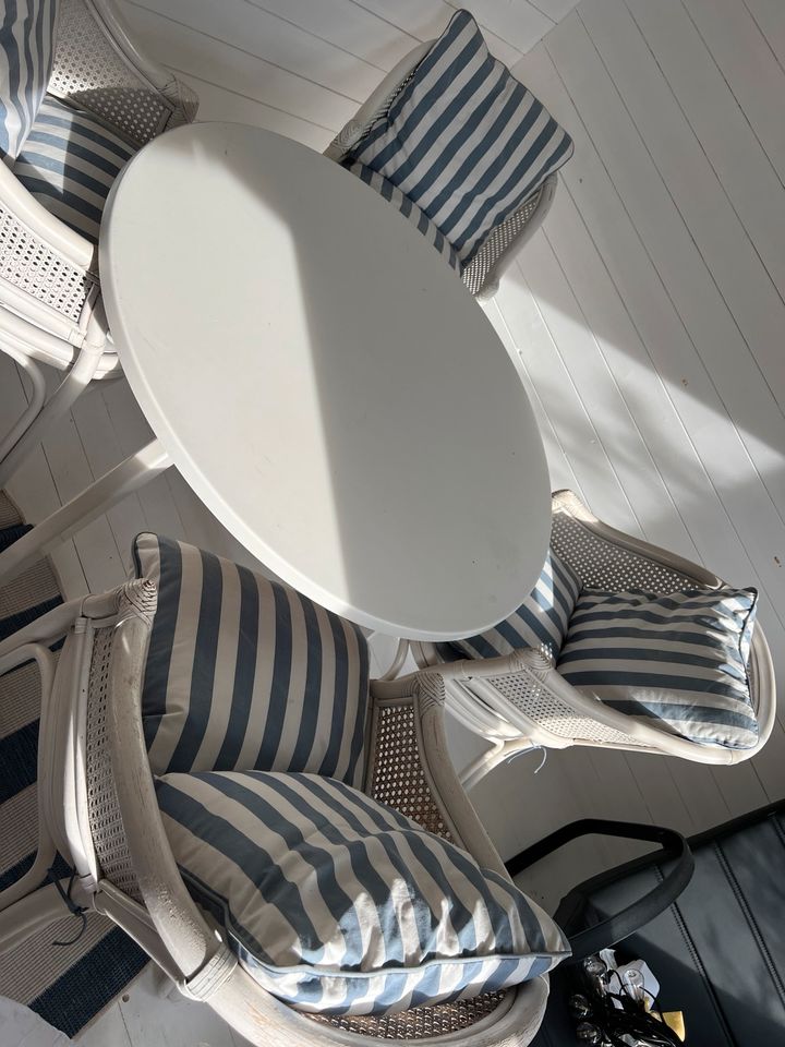 Gartentisch mit 4 Stühlen weiß blau Landhaus in Paderborn
