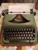 Schreibmaschine Ursula mit Koffer Nordrhein-Westfalen - Netphen Vorschau