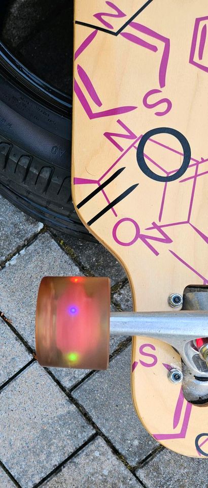 FunTomia Longboard inkl. T-Tool Werkzeug mit LED Leuchträdern in Gremsdorf