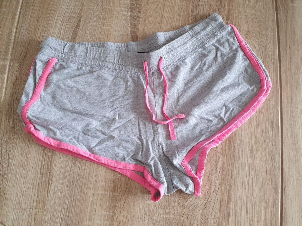 kurze Hose Shorts Damen Größe 38 Atmosphere in Halle