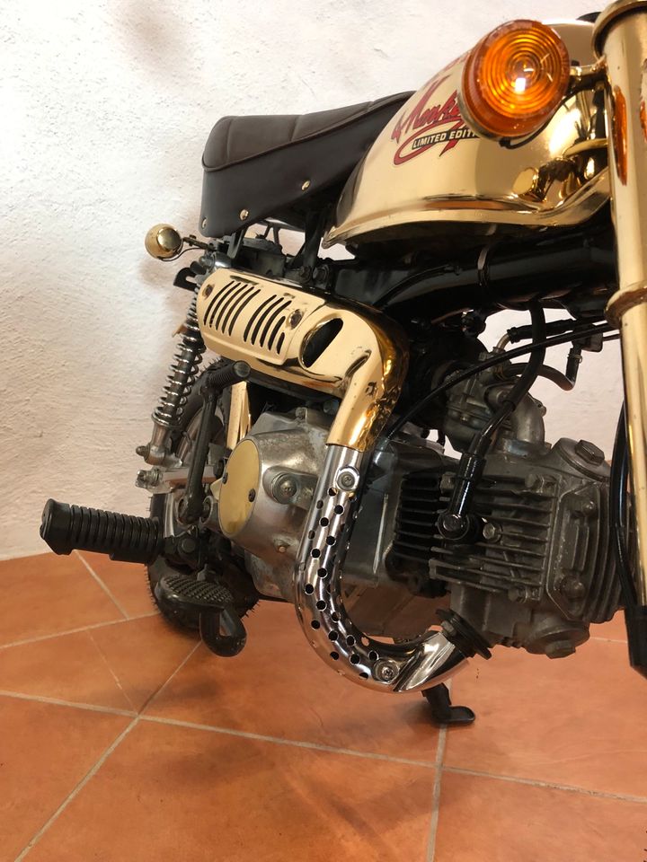 Honda Monkey Z50J Gold Limited Edition in Beilrode