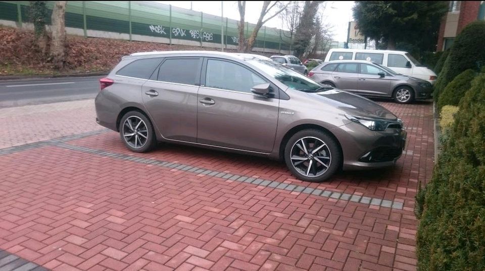 Toyota Auris Hybrid in Neuss